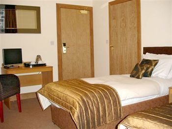 Soprano St Magnus Court Hotel