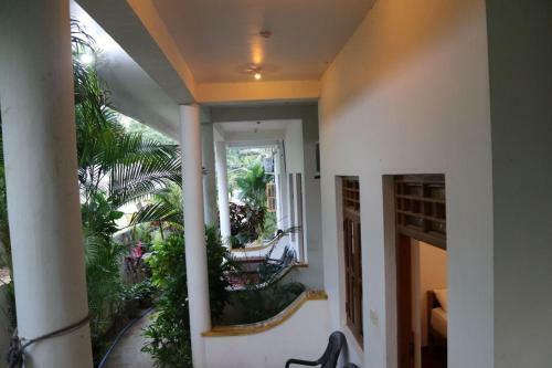 Sandy Bay Hotel Arugambay