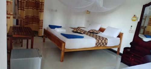 Sandy Bay Hotel Arugambay