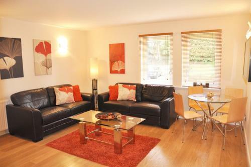 Zinn Apartments - The Royals
