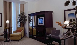 Hotel Suites At 1 King West