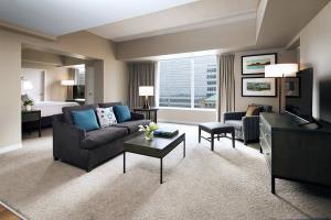 Hotel Suites At 1 King West
