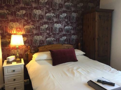 Hostal Whitecliff Guest House