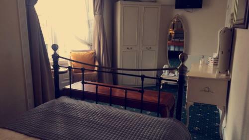 Hostal The Bay Guest House