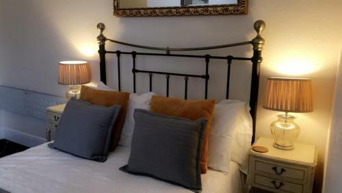 Hostal The Bay Guest House