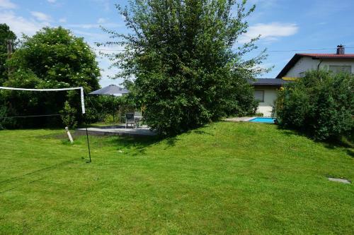 Apartamento Haus Mit 6 Schlafzimmer, Pool Und Gro�em Garten