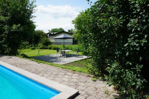 Apartamento Haus Mit 6 Schlafzimmer, Pool Und Gro�em Garten