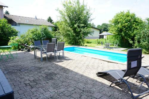 Apartamento Haus Mit 6 Schlafzimmer, Pool Und Gro�em Garten