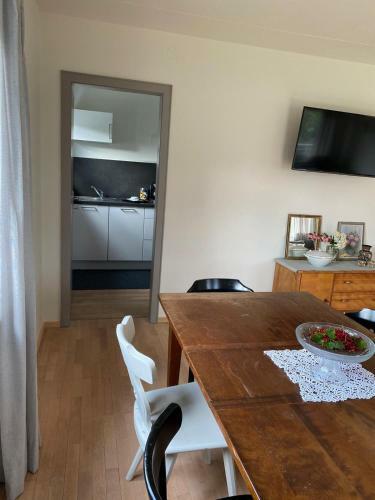 Apartamento Haus Mit 6 Schlafzimmer, Pool Und Gro�em Garten