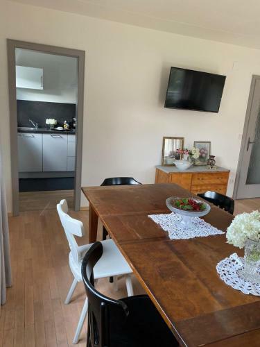Apartamento Haus Mit 6 Schlafzimmer, Pool Und Gro�em Garten