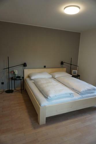 Apartamento Haus Mit 6 Schlafzimmer, Pool Und Gro�em Garten
