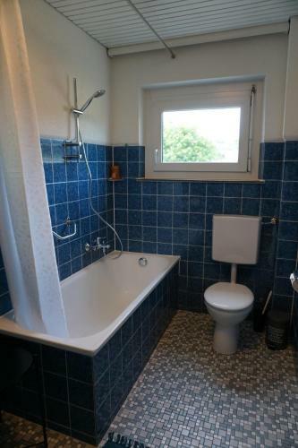 Apartamento Haus Mit 6 Schlafzimmer, Pool Und Gro�em Garten
