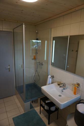 Apartamento Haus Mit 6 Schlafzimmer, Pool Und Gro�em Garten