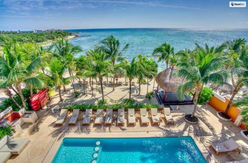 Beachfront Cenote Villa- Breakfast-cooks Included!