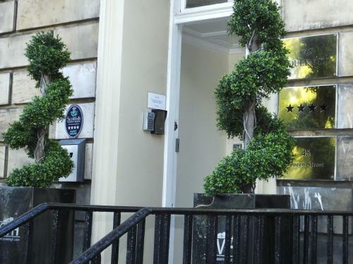 Hostal Queens Guest House