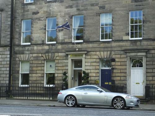 Hostal Queens Guest House