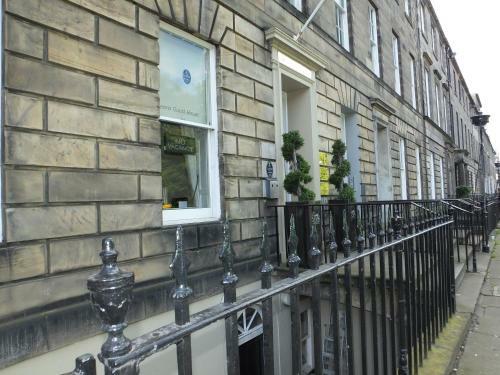 Hostal Queens Guest House