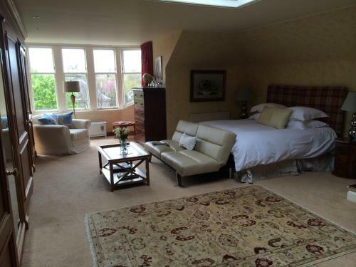 Bed & Breakfast Claremont House