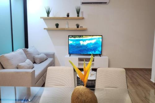 Bed & Breakfast Casa Koala II Ac, Sleeps 10, 2 Bikes, Hammock