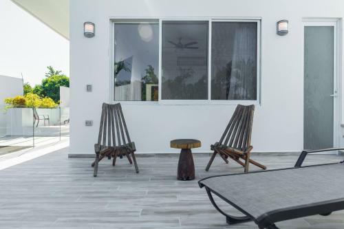 Yaakunah Dine Poolside At A Chic Paradise Villa In Tulum