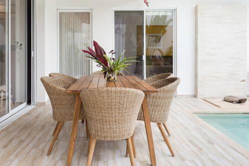 Yaakunah Dine Poolside At A Chic Paradise Villa In Tulum