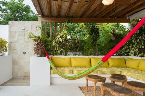 Yaakunah Dine Poolside At A Chic Paradise Villa In Tulum
