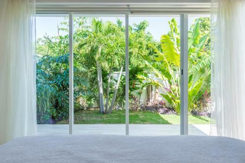 Yaakunah Dine Poolside At A Chic Paradise Villa In Tulum