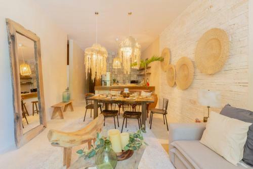 Unique And Exclusive 2 Apartments In 1 Awesome Complex Pool And Amenities
