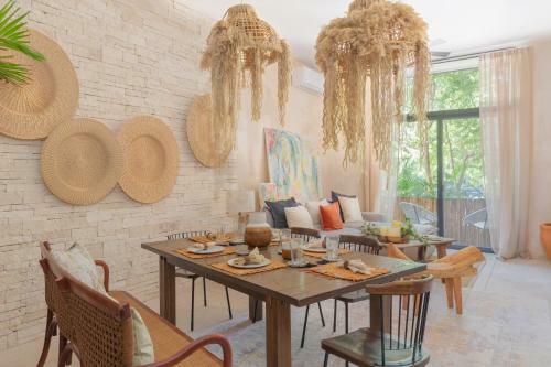 Unique And Exclusive 2 Apartments In 1 Awesome Complex Pool And Amenities