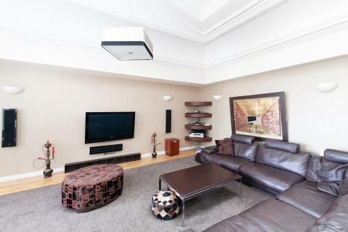 Burnets Apartments
