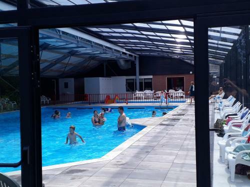 Stacaravan Met Wifi En Zwembad