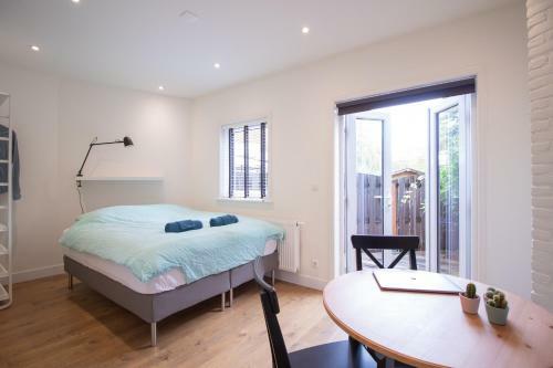 Escamp Apartments