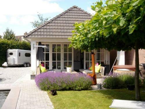 Guesthouse With Private Jacuzzi And Sauna