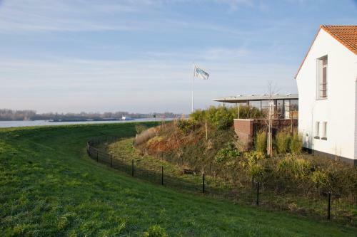 B&B Pompgebouw Aan De Rijn