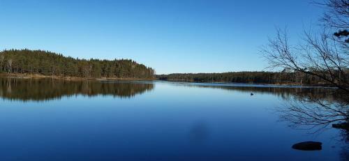 Comfortable Cottage At Scenic Lake