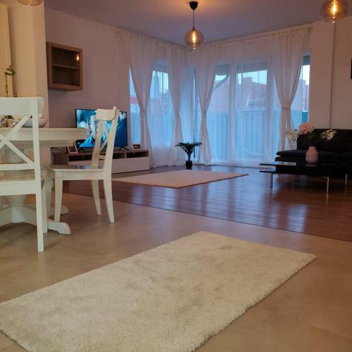 Villa Vila de Lux In Otopeni Cu Living Si 3 Dormitoare