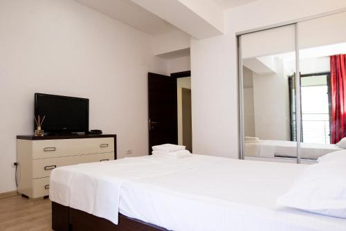 Green Lake Apartment 13