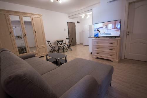 New Central Lake Apartment Mamaia Iaki