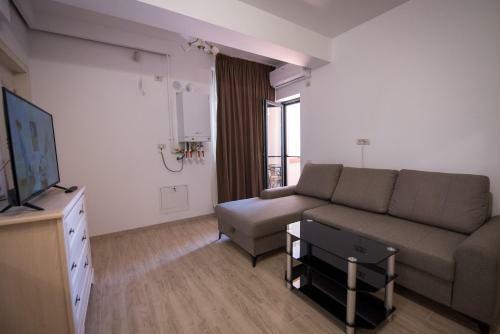 New Central Lake Apartment Mamaia Iaki