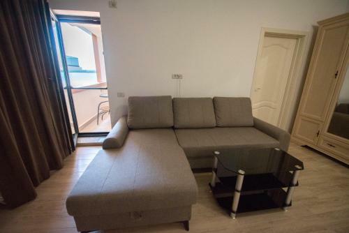 New Central Lake Apartment Mamaia Iaki