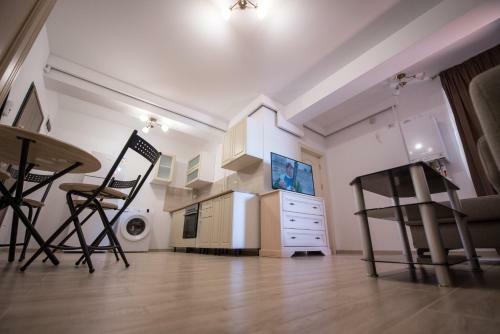 New Central Lake Apartment Mamaia Iaki