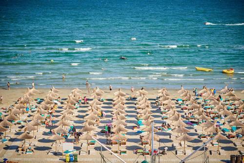 Comfy Apartment Alezzi Spa N Pools Beach Resort