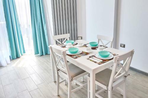 Rise And Shine Apartments Spa N Pool Alezzi Beach Resort