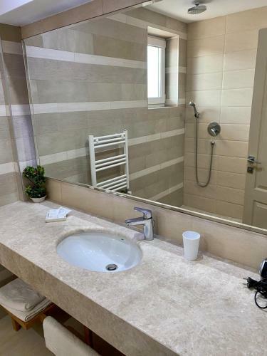 Hostal Ella By The Sea Residence
