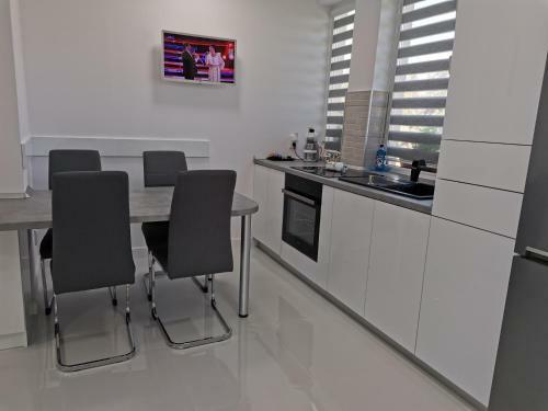 Casuta Cu Tei-lime House
