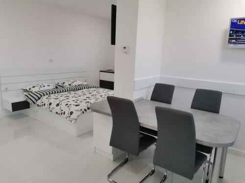 Casuta Cu Tei-lime House