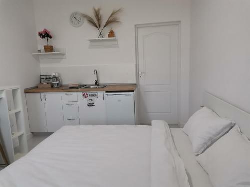 Casuta Cu Tei-lime House