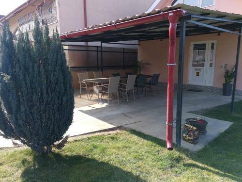 Casuta Cu Tei-lime House