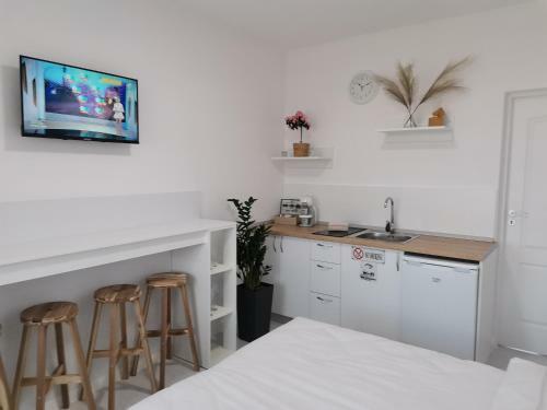 Casuta Cu Tei-lime House