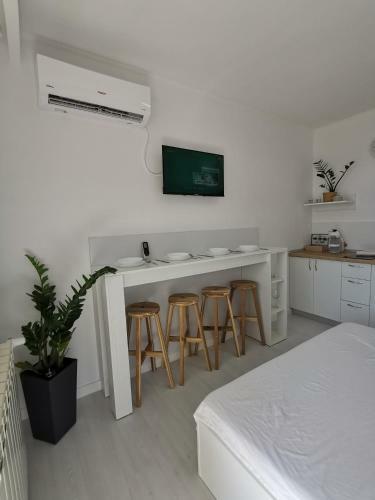 Casuta Cu Tei-lime House